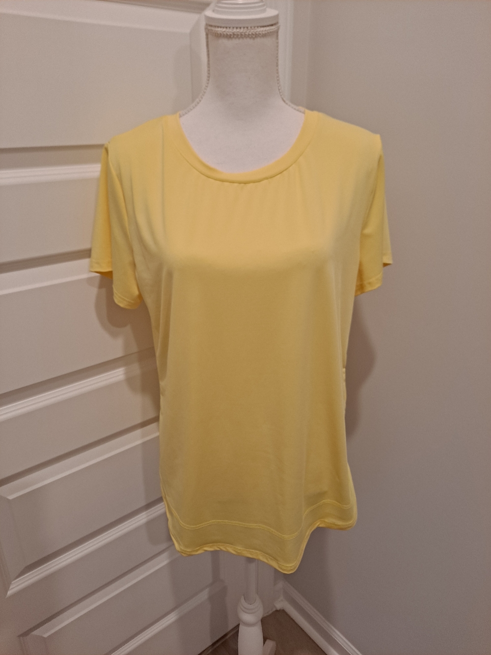 Women's Short Sleeve Scoop Neck Top in LEMON Yellow
